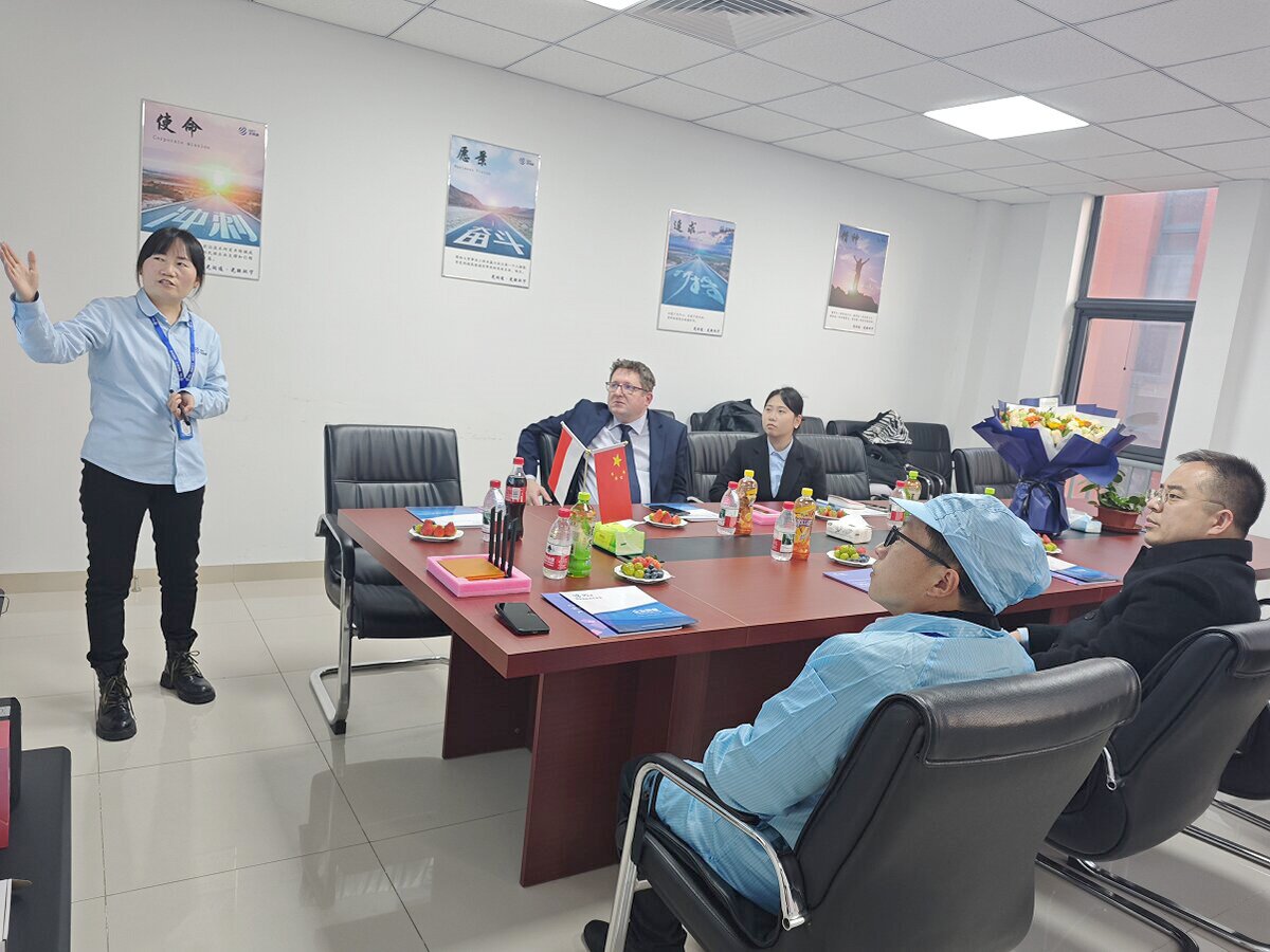 波蘭學者考察光潤通 波蘭學者考察光潤通