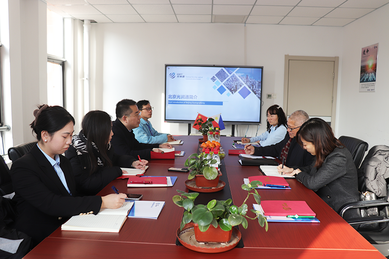 菲律賓商務(wù)參贊代表團(tuán)到訪光潤通 共探中菲通信領(lǐng)域合作新機(jī)遇(圖2) 圖片1(6).png